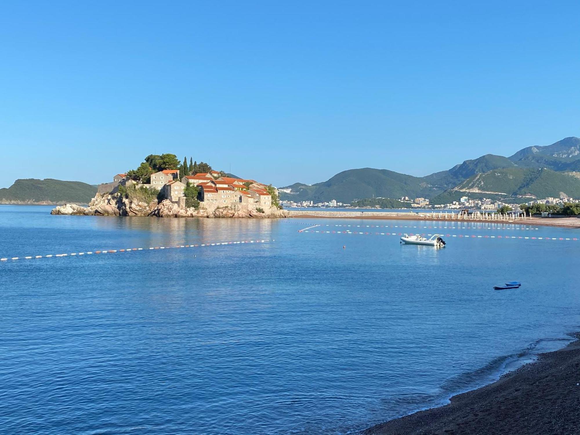 Lungo Mare Daire Sveti Stefan